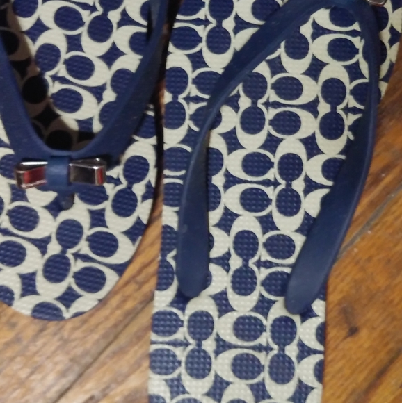 New Authentic Coach Flip Flops- Size 6 - Picture 2 of 2